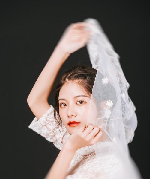 美女用婚纱挽回男友爱情的故事（用爱之力）
