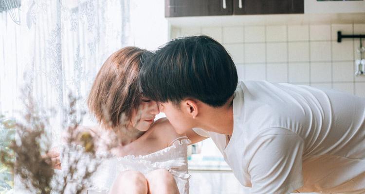 三招挽回女友，让爱情再次升温（教你如何用正确的方法重燃爱情）