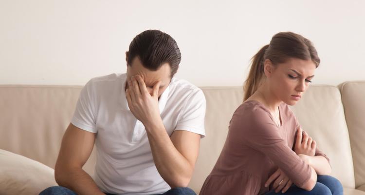 挽回初恋女友的绝招（如何重新赢得初恋女友的心——15个高效技巧）
