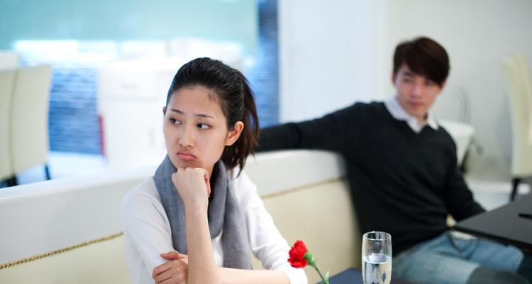 如何成功挽回你的爱情（以真诚和行动打破误解和距离）