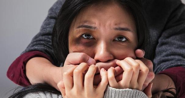 老公出轨妻子应该怎么办？如何处理婚姻危机？