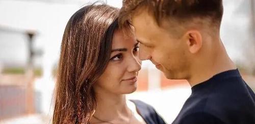 老公和同事搞婚外恋怎么办？如何处理婚姻中的不忠行为？