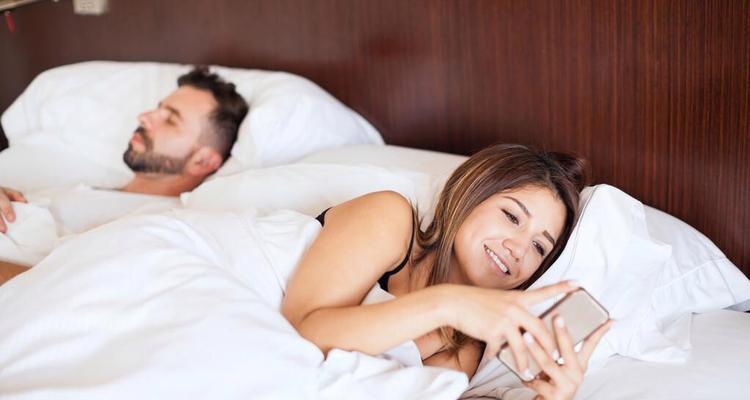 老婆出轨后是否应该挽回？如何处理婚姻中的背叛问题？