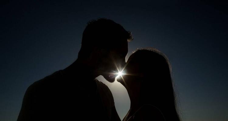 离婚后要如何挽回感情？有效沟通和重建信任的策略是什么？