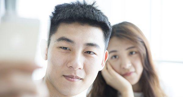 如何挽回尬聊的危机？掌握这些技巧轻松化解尴尬局面！