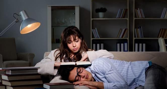 女人怎么挽救婚姻危机？婚姻出现裂痕时的应对策略是什么？