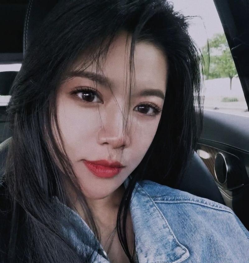 女生谈恋爱，是选择爱自己还是爱别人？