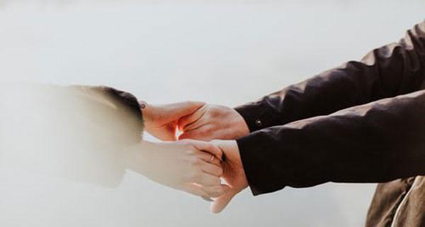 老夫老妻如何找回亲密感？夫妻关系修复的秘诀是什么？